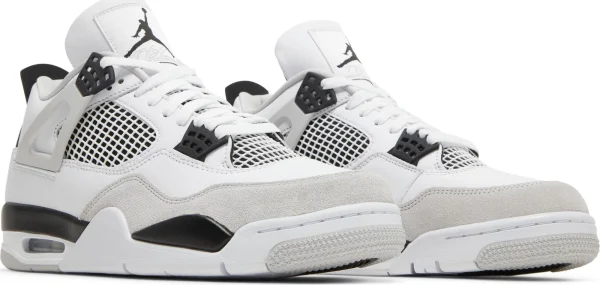 Jordan 4 "Military Black"