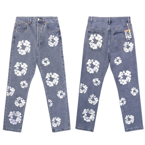 The Cotton Wreath Jean Light Wash